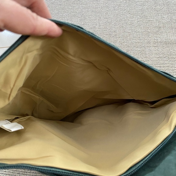 Travelon Stylish Green Crossbody Bag - Picture 6 of 9